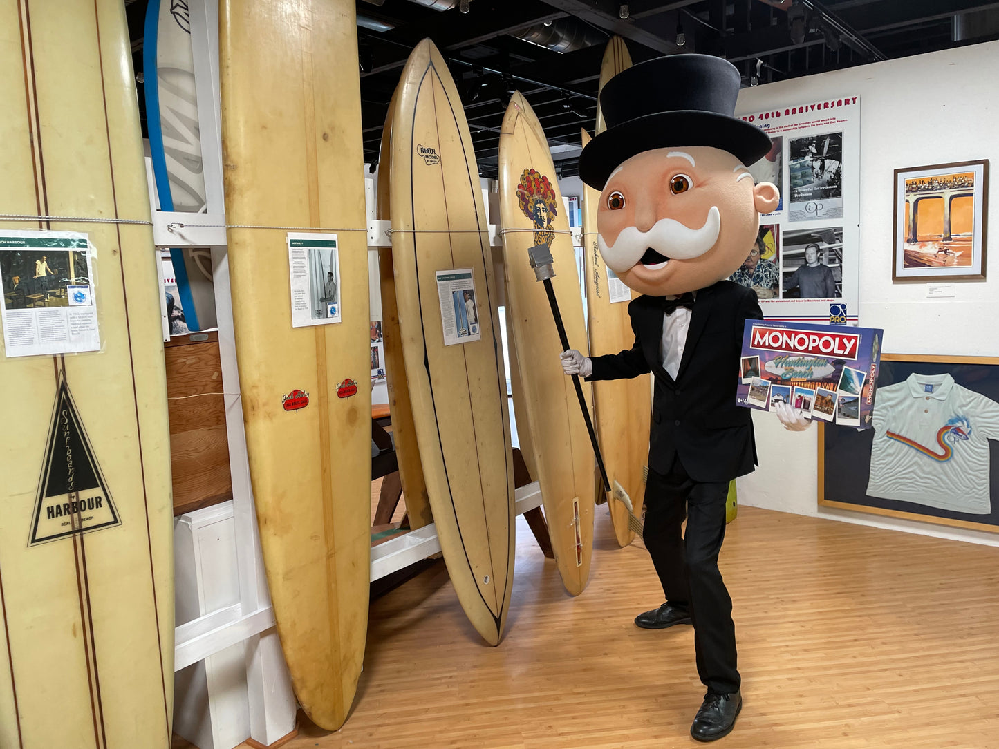 MONOPOLY THE HUNTINGTON BEACH EDITION (HBISM has a Deed Card)